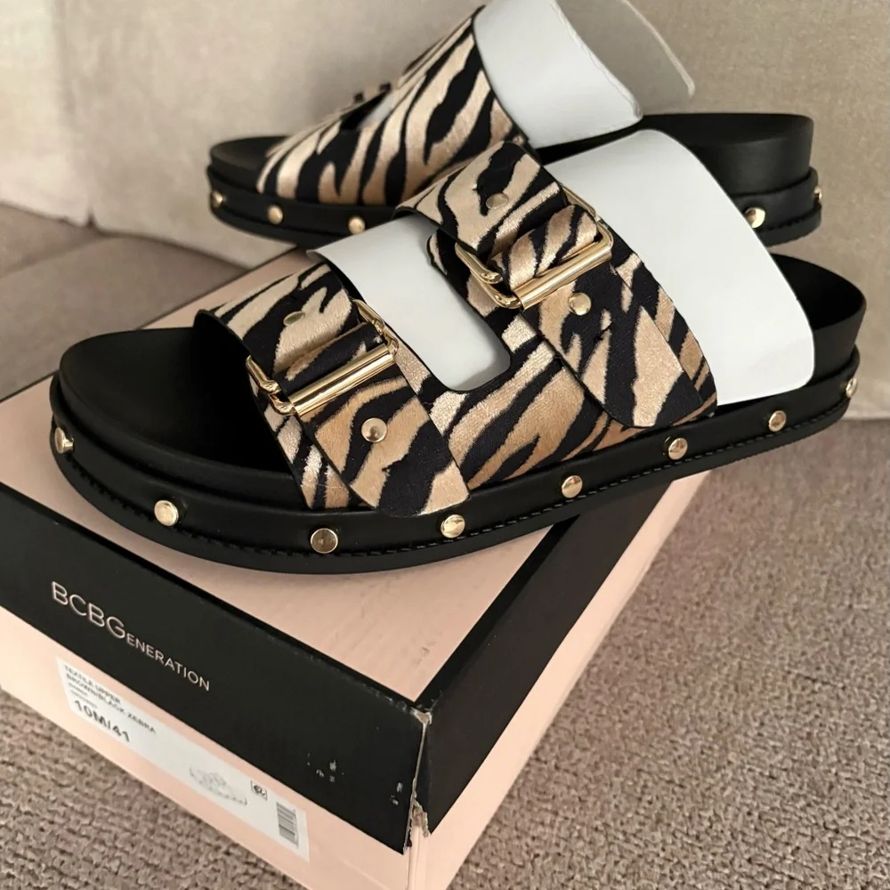 BCBGeneration Women's Bamba Slide Flatform Sandals, size: 10 Zebra - Picture 2 of 4